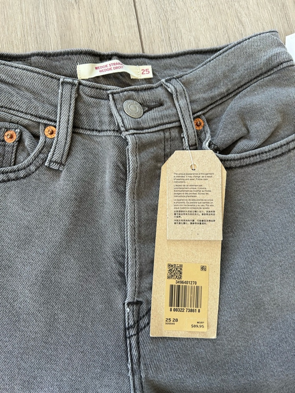 NWT Levi’s Wedgie Straight Grey High Rise Jeans Wardrobe Staple Classic Casual - Picture 4 of 7
